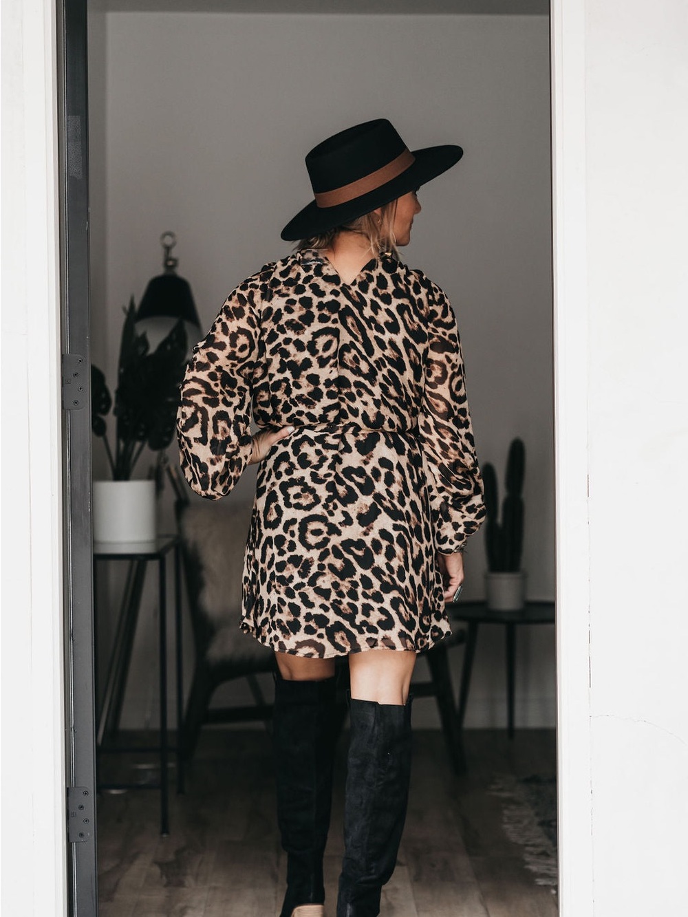 Leopard Print Long Sleeve Tie-Waist Dress - Black & Brown - Picture 3 of 3